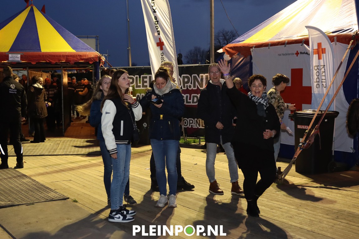 V R I J D A G     (39)